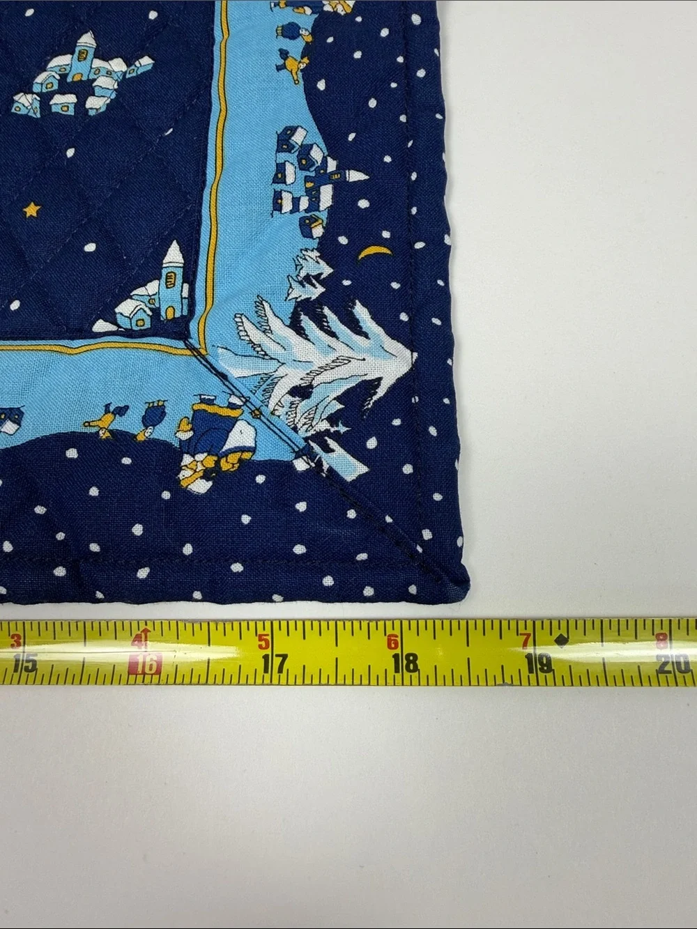 Vera Bradley Designs Winter Village Quilted Placemat & 4 Napkin Set Holiday